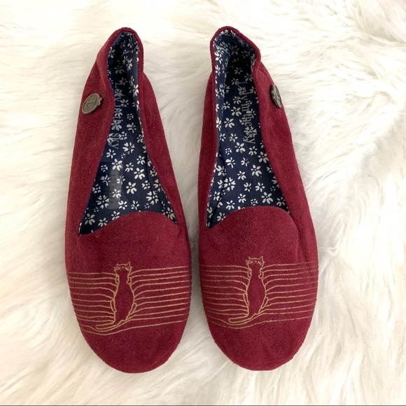 Modcloth Shoes - Modcloth Loly In The Sky Burgundy Cat Print Flats